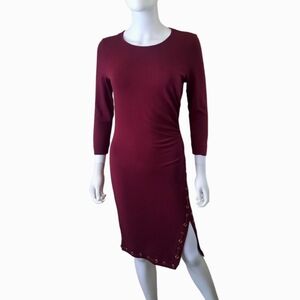 CARMEN MARC VALVO Ruched Knit Bodycon Grommet Trim 3/4 Sleeve Dress Sz S Wine